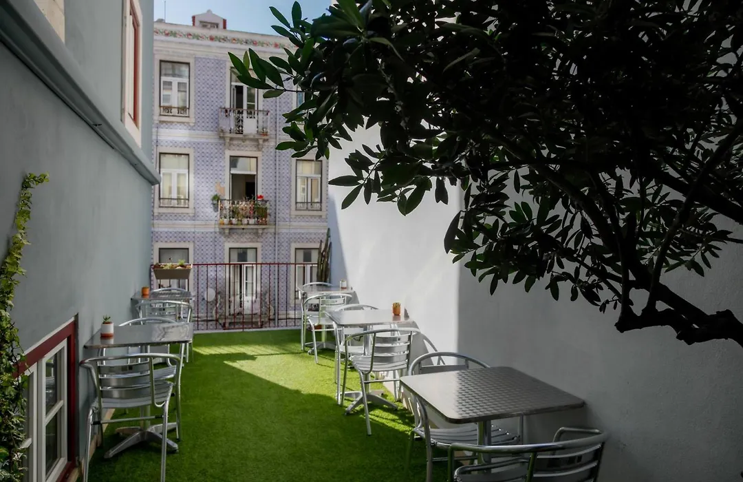 Lisbon Poets Inn-1